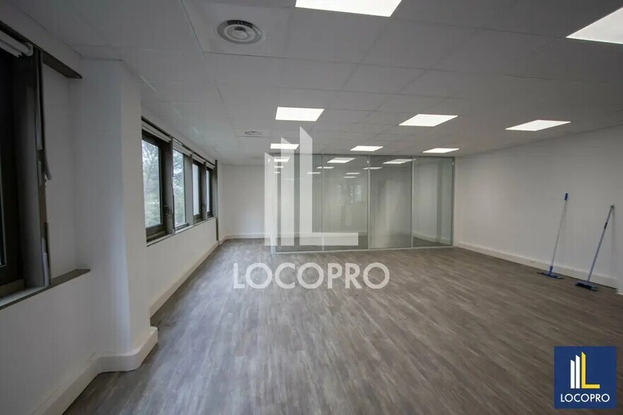 Bureau dans Aix-en-Provence à louer - Photo de l’immeuble – Image 2 sur 6