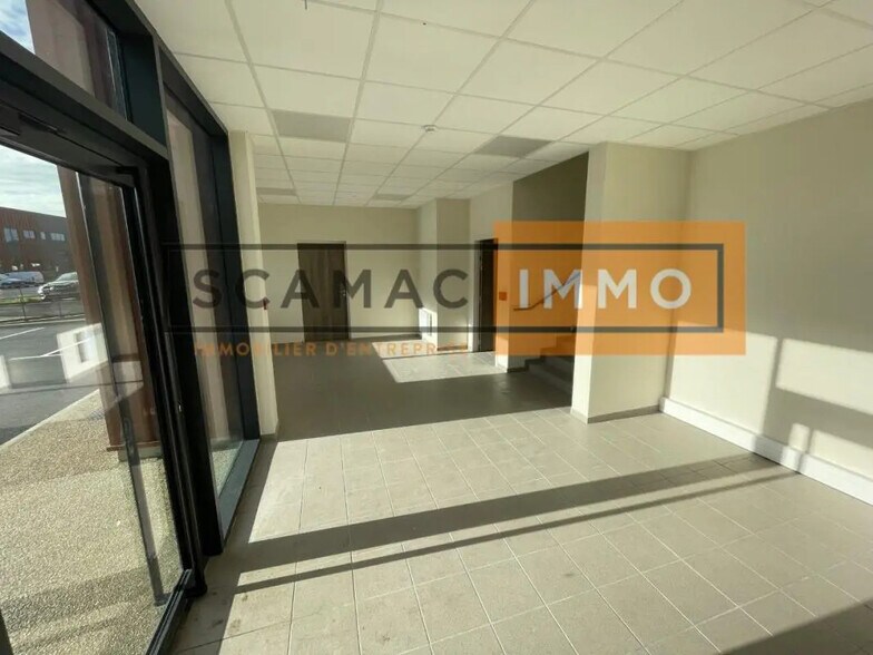 Bureau dans  à louer - Photo de l’immeuble – Image 3 sur 6