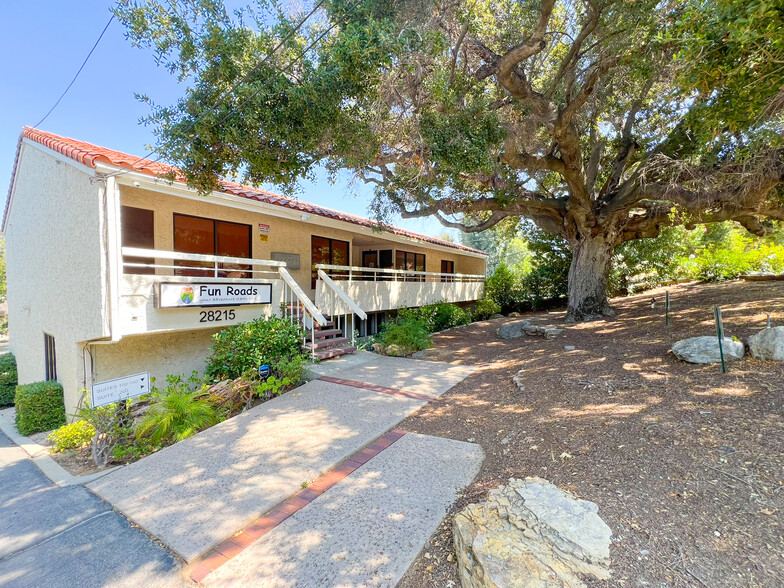 28215 Agoura Rd, Agoura Hills, CA à louer - Photo de l’immeuble – Image 1 sur 15
