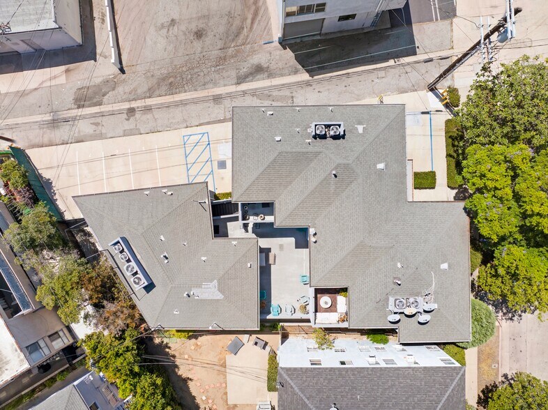 1250 Edris Dr, Los Angeles, CA à vendre - Photo de l’immeuble – Image 2 sur 8