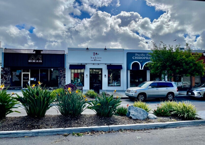 127 Main St, Vista, CA à louer - Photo de l’immeuble – Image 3 sur 9