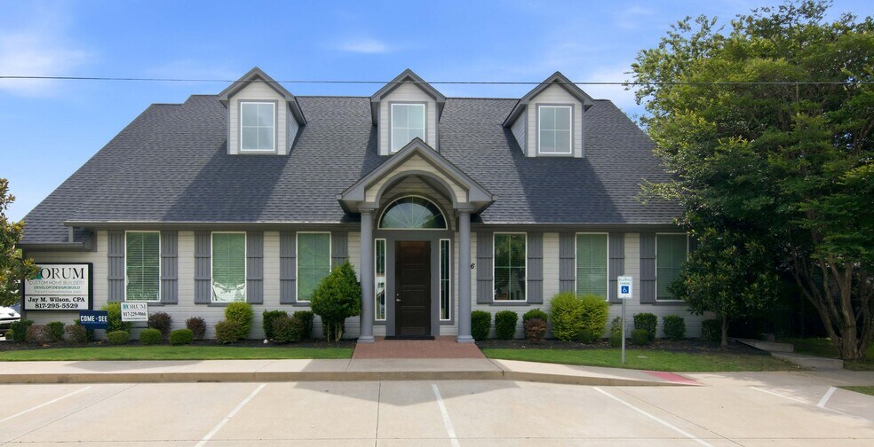 116 N Dobson St, Burleson, TX à louer - Photo de l’immeuble – Image 2 sur 5