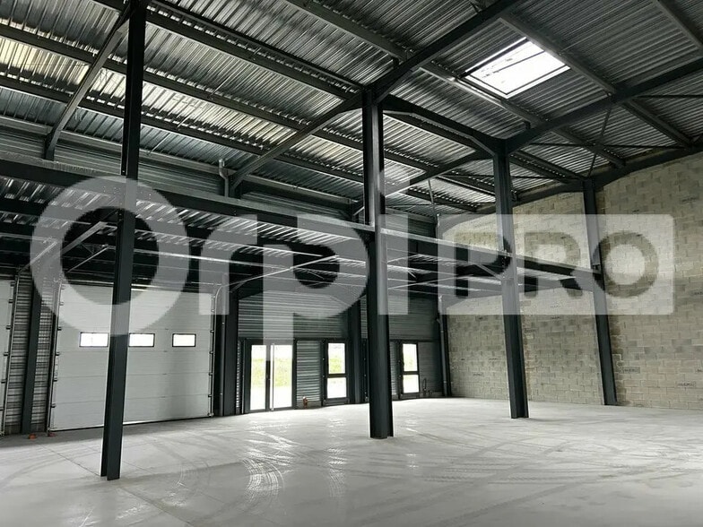 Local d’activités dans Bourgoin-Jallieu à louer - Photo intérieure – Image 3 sur 5