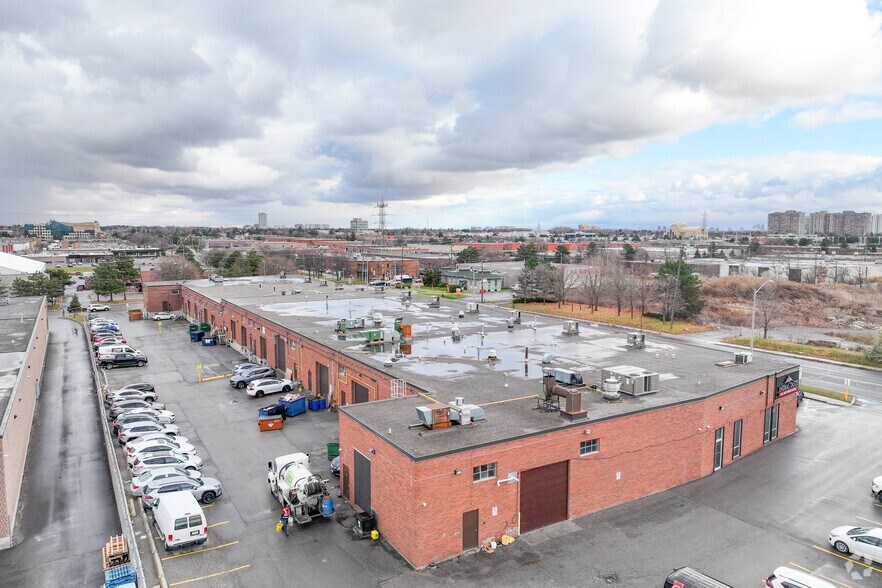 680-708 Denison St, Markham, ON à vendre - Photo de l’immeuble – Image 2 sur 3