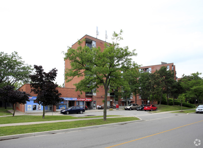 100 Cavell Ave, Toronto, ON à louer - Photo de l’immeuble – Image 3 sur 7