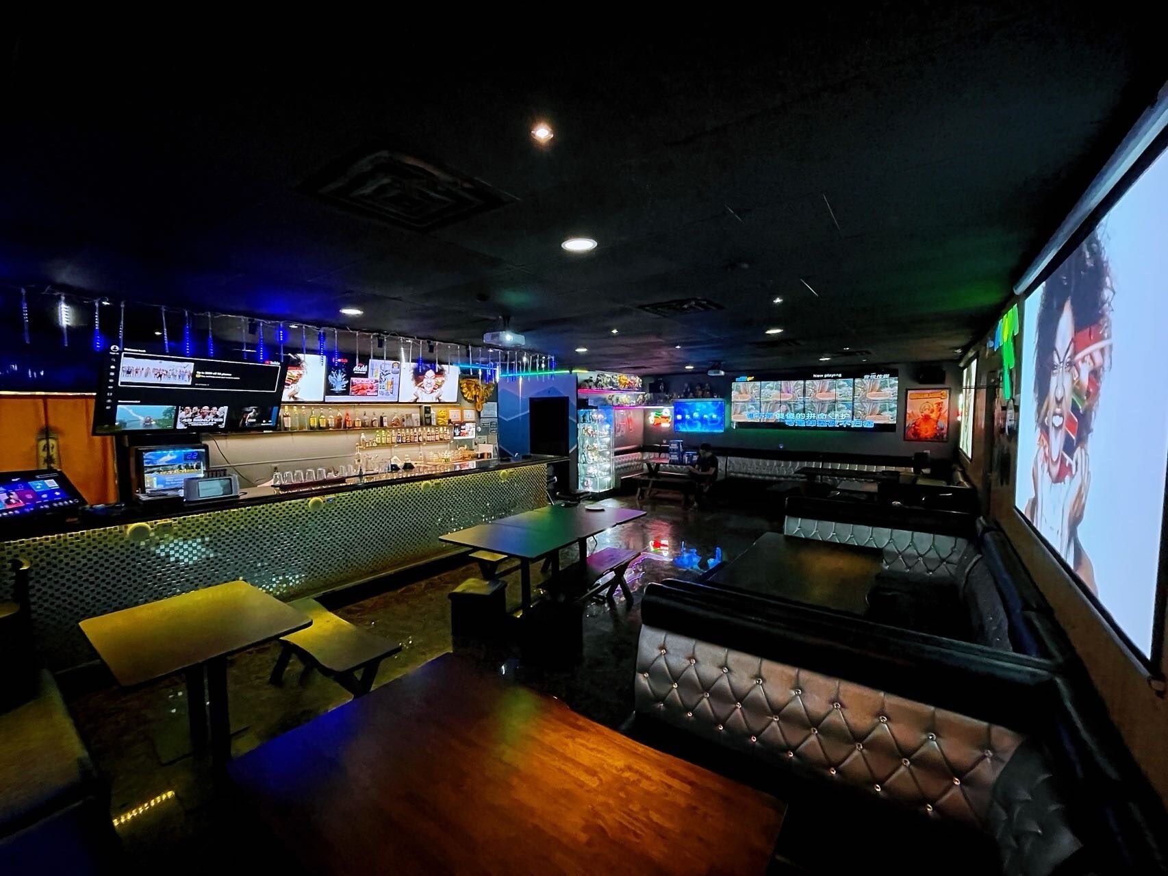 4821 Spring Mountain Rd, Las Vegas, NV à louer Photo principale– Image 1 sur 15