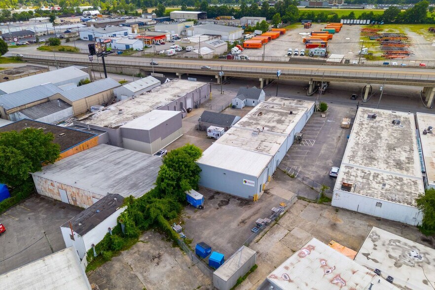 4415 Poplar Level Rd, Louisville, KY à vendre - Photo de l’immeuble – Image 3 sur 13