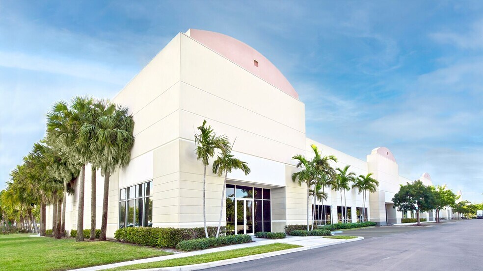 2100 SW 2nd St, Pompano Beach, FL à louer - Photo de l’immeuble – Image 1 sur 4