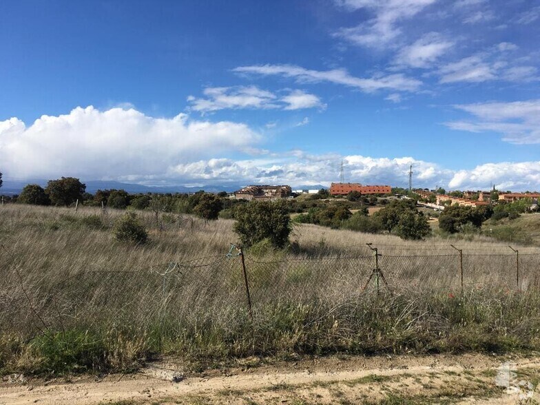 Terrain dans Sevilla la Nueva, Madrid à vendre - Photo de l’immeuble – Image 2 sur 19