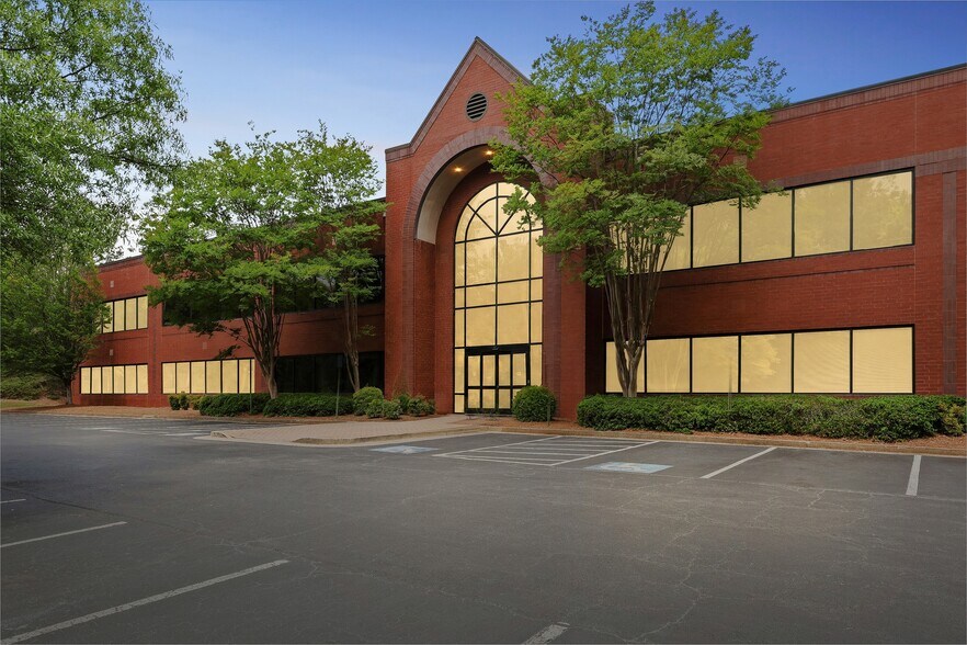 1357 Hembree Rd, Roswell, GA à louer - Photo de l’immeuble – Image 1 sur 18