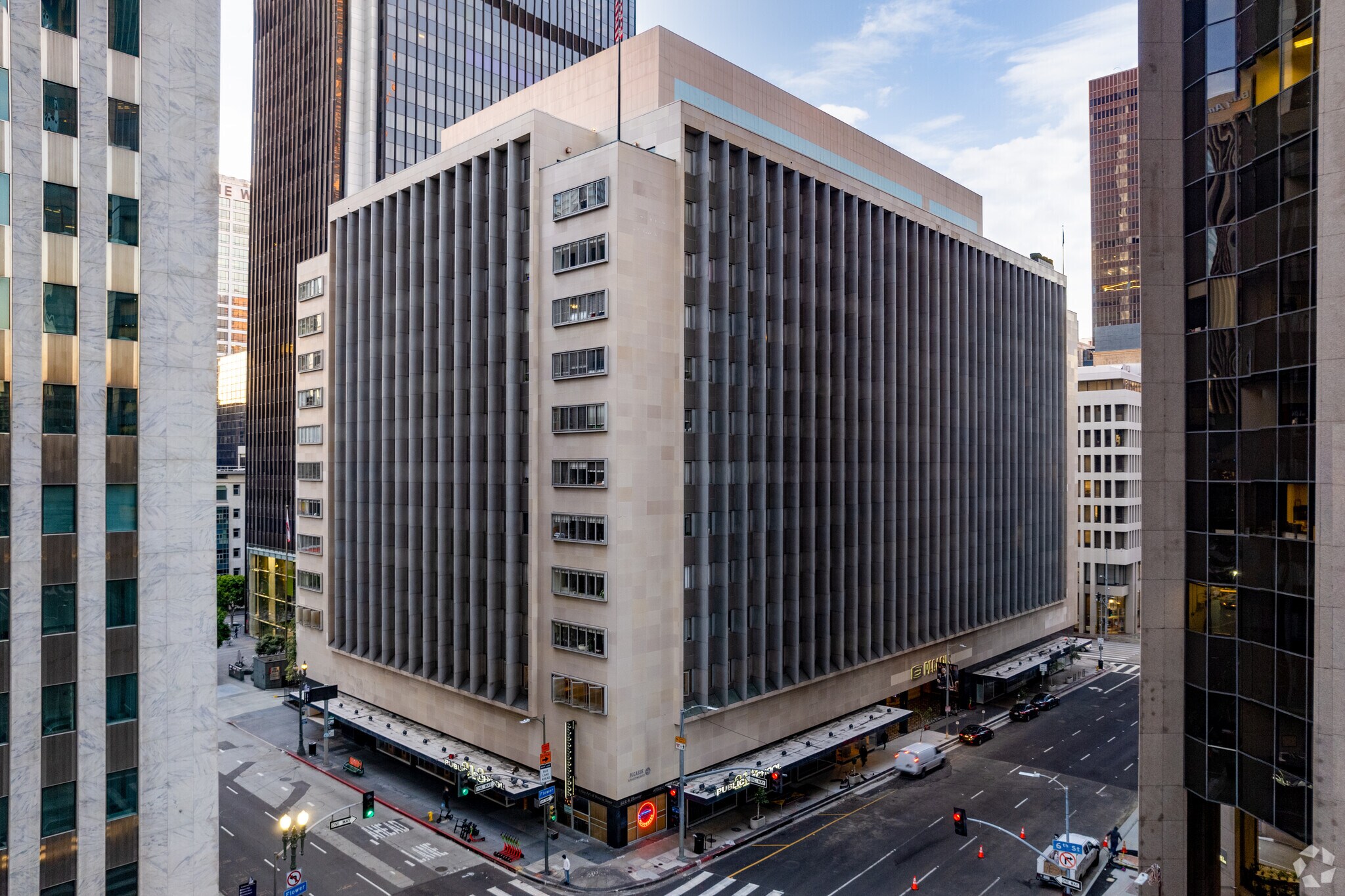 612 S Flower St, Los Angeles, CA à louer Photo principale– Image 1 sur 4