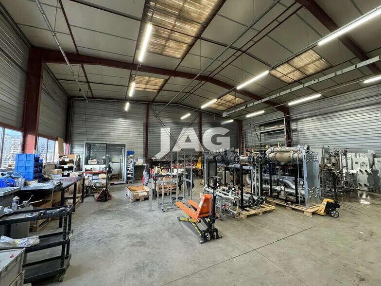 Local d’activités dans Grézieu-la-Varenne à louer - Photo de l’immeuble – Image 2 sur 8