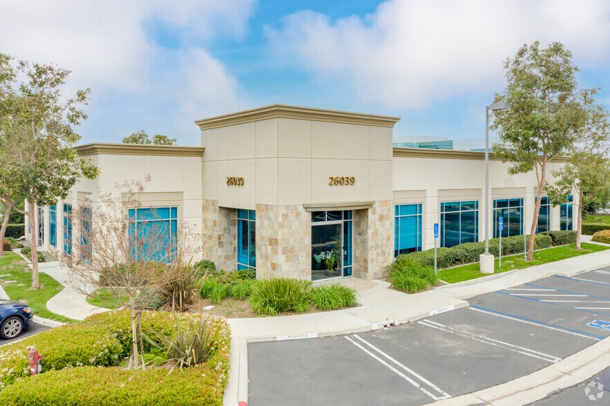 26039 Acero, Mission Viejo, CA à louer - Photo de l’immeuble – Image 1 sur 4