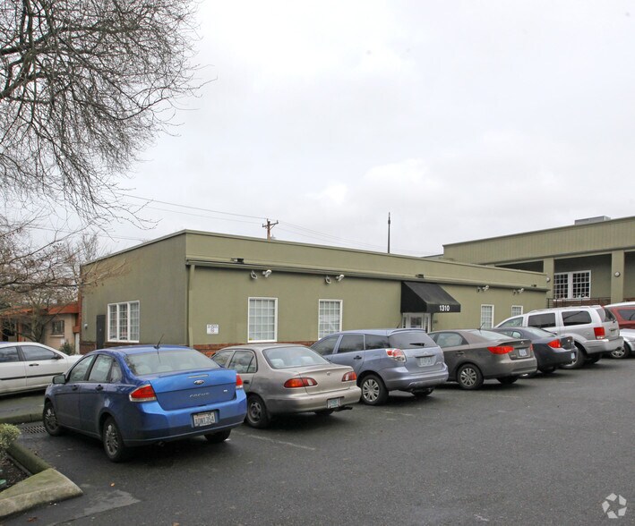 1310 SW 17th Ave, Portland, OR à louer - Photo principale – Image 1 sur 7