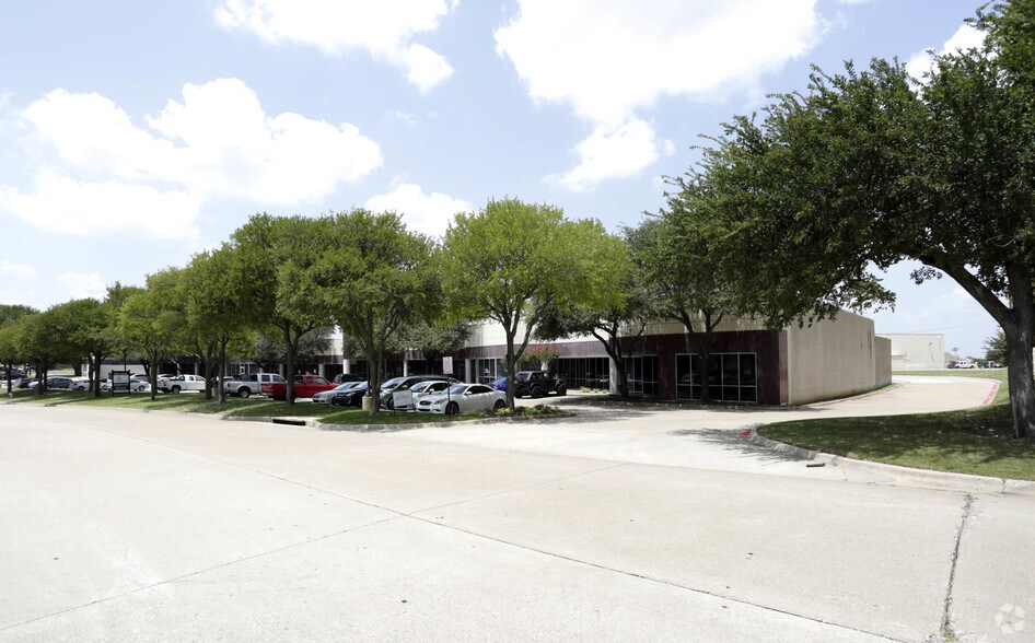 2540 Marsh Ln, Carrollton, TX à louer - Photo principale – Image 2 sur 2