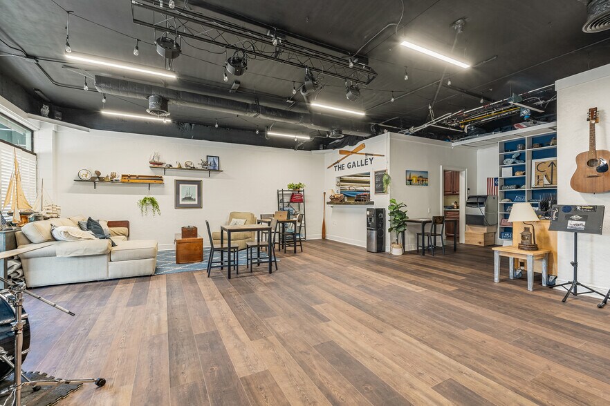 23 Royal Palm Pointe, Vero Beach, FL à vendre - Photo de l’immeuble – Image 3 sur 81