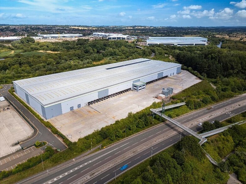 Fernhook Av, Derby à louer - Photo de l’immeuble – Image 2 sur 9