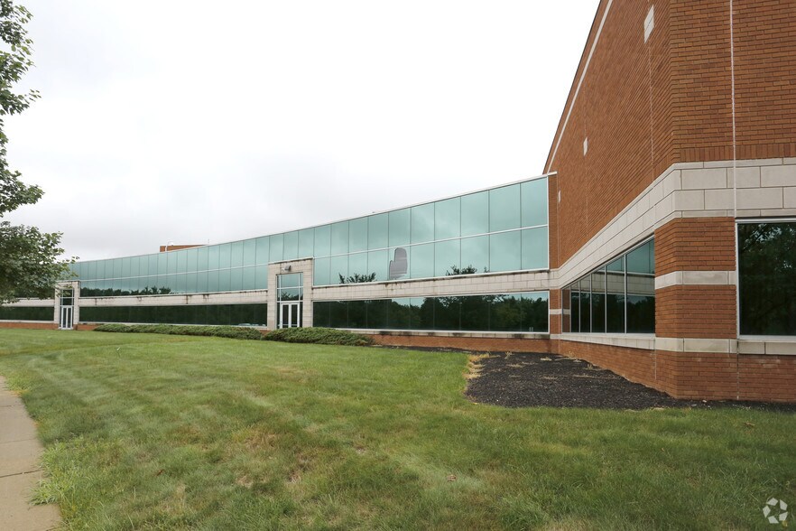 6 Cedar Brook Dr, Cranbury, NJ à louer - Photo de l’immeuble – Image 3 sur 4