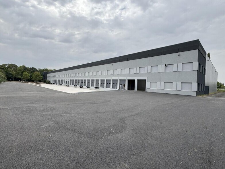 Industriel/Logistique dans Lisses à louer - Photo de l’immeuble – Image 2 sur 13