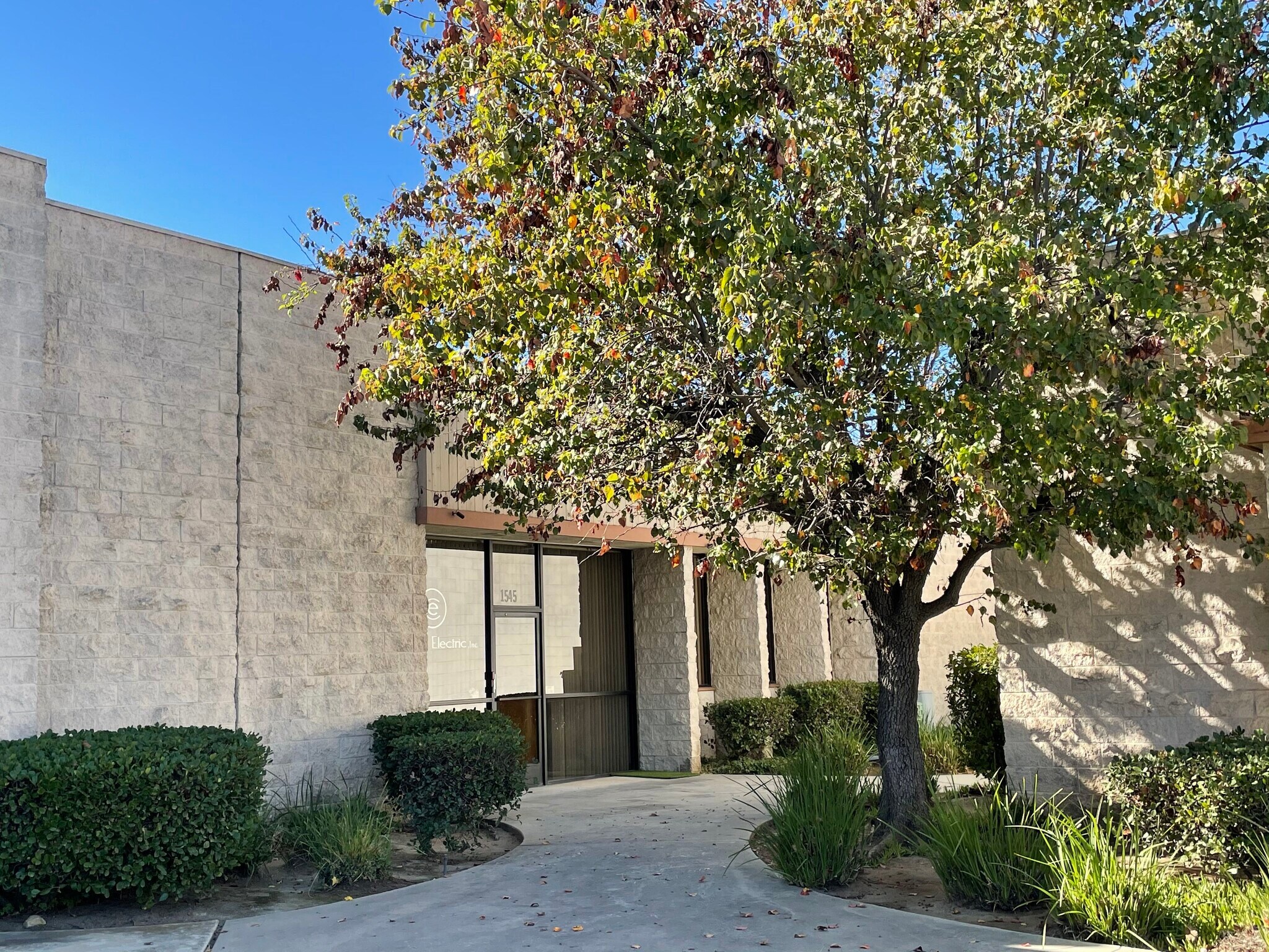 1545 Simpson Way, Escondido, CA à vendre Photo principale– Image 1 sur 19