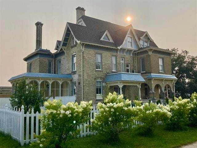 220 Saint Lawrence Ave, Janesville, WI à vendre - Photo principale – Image 1 sur 59