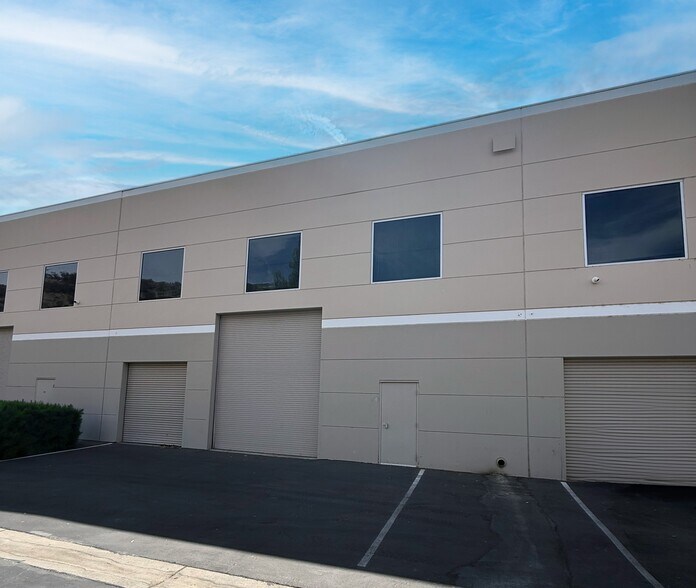 28348 Constellation Rd, Valencia, CA à vendre - Photo de l’immeuble – Image 2 sur 35