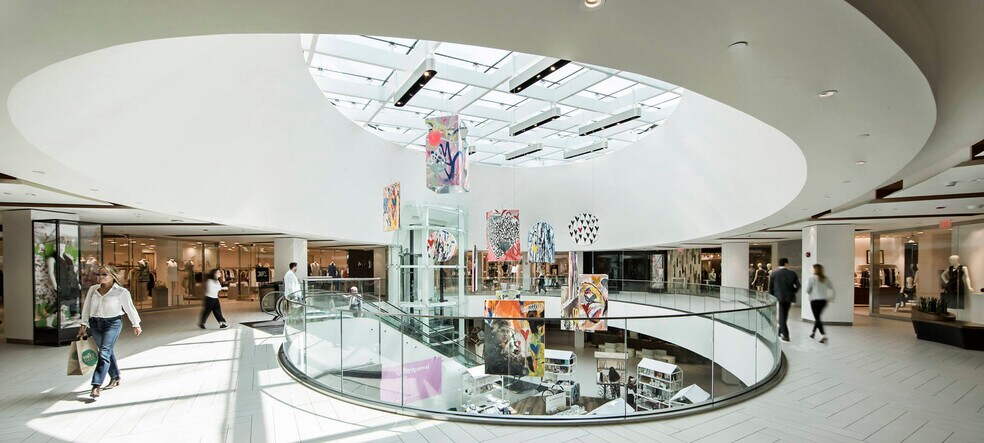 55 Avenue Rd, Toronto, ON à louer - Photo intérieure – Image 2 sur 13