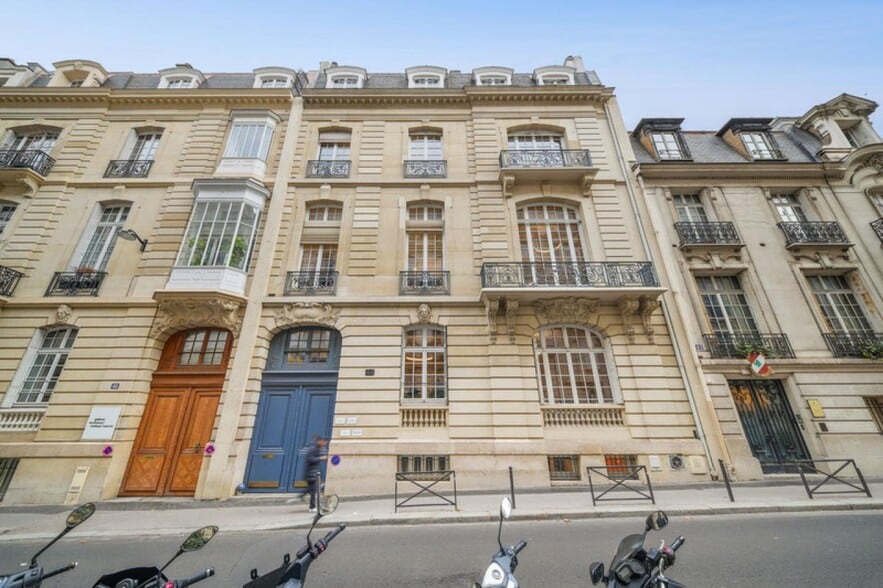 44 Rue Copernic, Paris à louer - Photo de l’immeuble – Image 1 sur 21