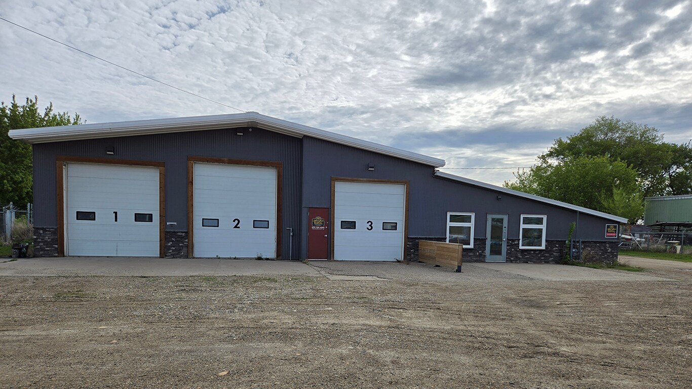323 Park Av E, Brandon, MB à louer Photo principale– Image 1 sur 2
