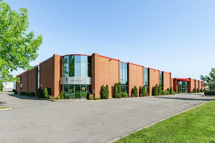 9101-9175 Boul des Sciences, Montréal, QC à louer - Photo de l’immeuble – Image 1 sur 5