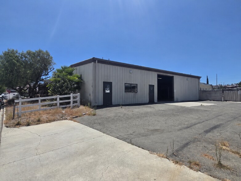 605 Venture St, Escondido, CA à louer - Photo de l’immeuble – Image 1 sur 6