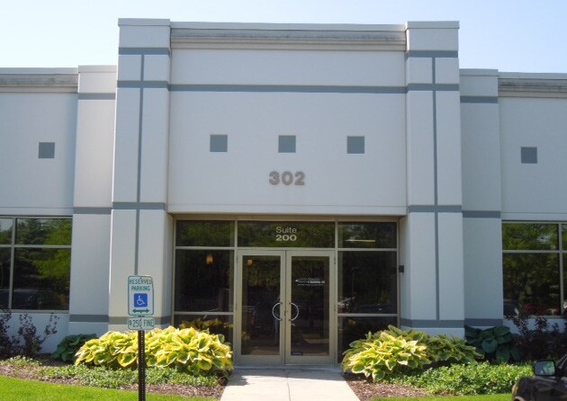 302 Saunders Rd, Riverwoods, IL à louer - Photo de l’immeuble – Image 3 sur 6