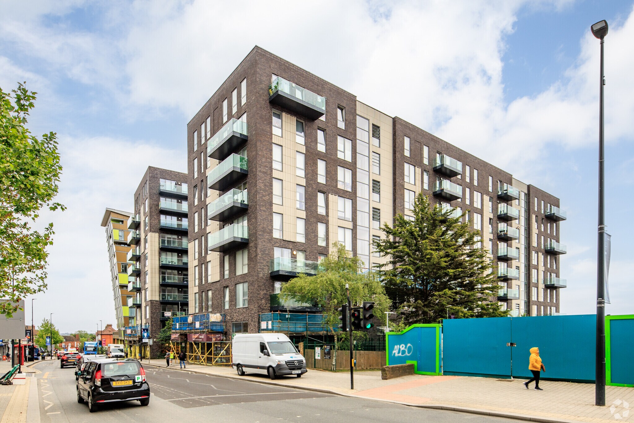 345 High Rd, Wembley à louer Photo principale– Image 1 sur 5