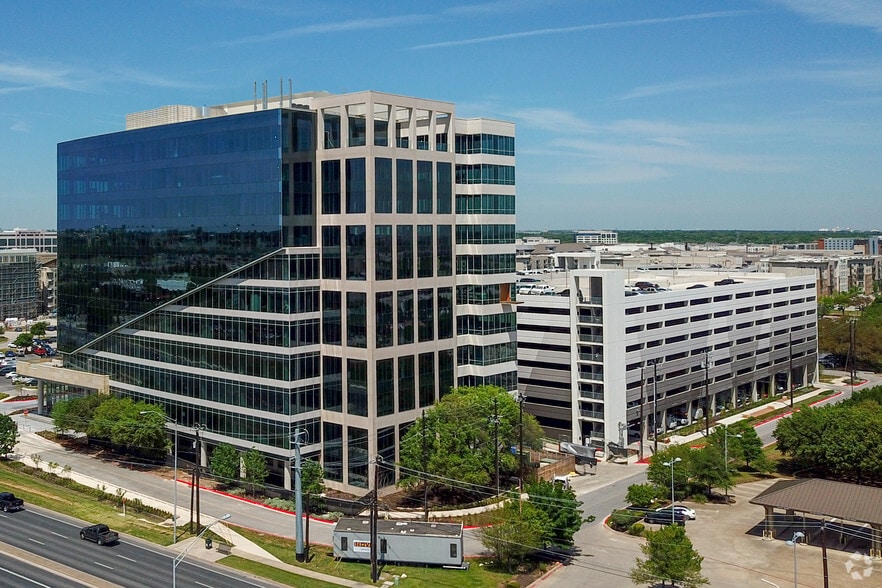 10721 Domain Dr, Austin, TX à louer - Photo principale – Image 1 sur 7