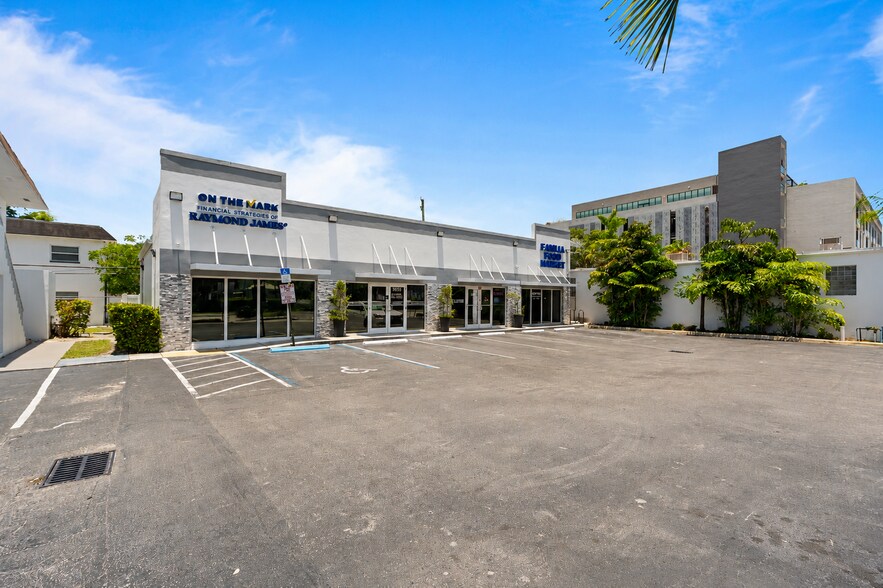 3655 N Dixie Hwy, Oakland Park, FL à vendre - Photo de l’immeuble – Image 1 sur 17