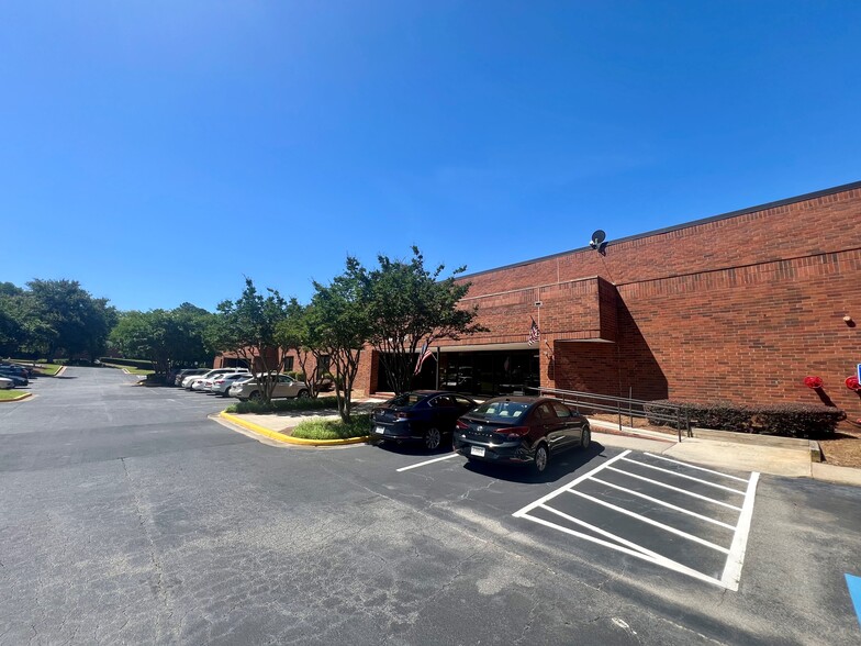 1650 International Ct, Norcross, GA à louer - Photo de l’immeuble – Image 2 sur 9