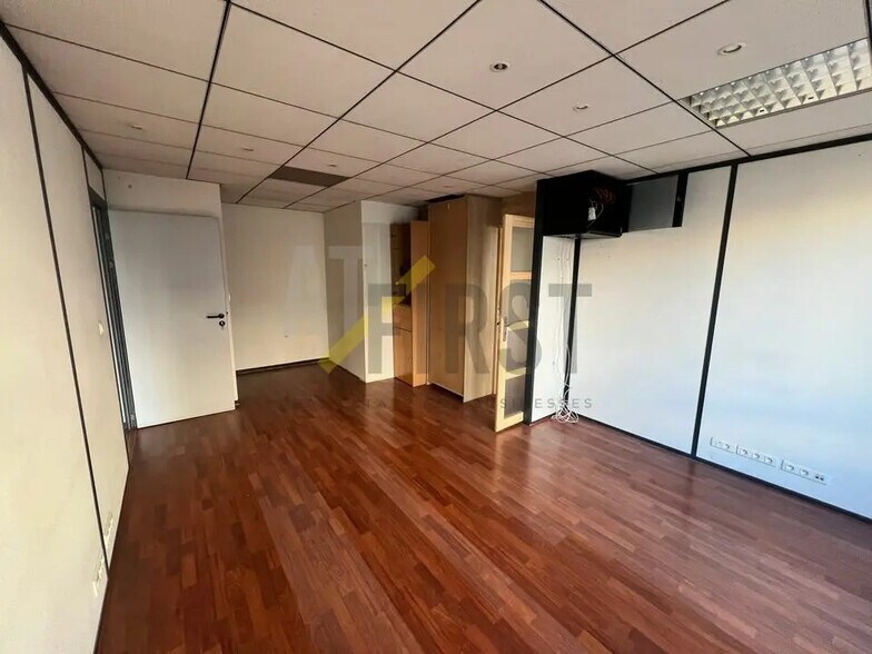 Bureau dans Cannes à louer - Photo de l’immeuble – Image 3 sur 8