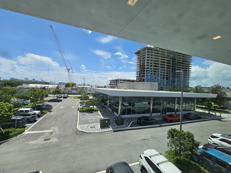 1006 E Hallandale Beach Blvd, Hallandale Beach, FL à louer - Photo de l’immeuble – Image 3 sur 31