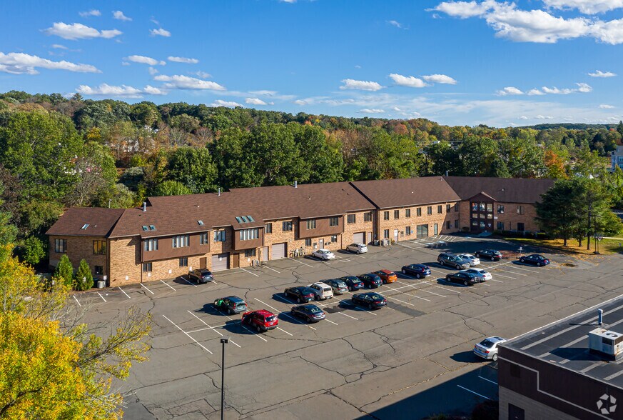 27 Naek Rd, Vernon Rockville, CT à vendre - Photo de l’immeuble – Image 3 sur 5