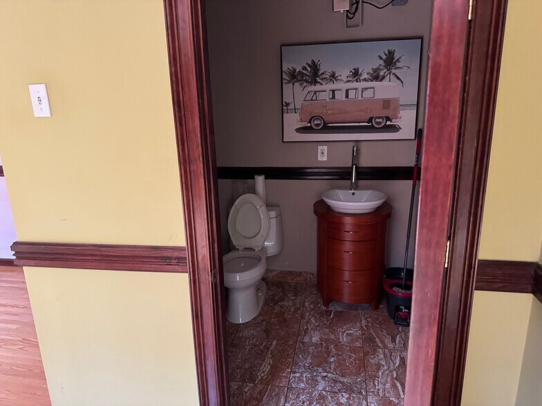2467-2469 Arthur Ave, Bronx, NY à louer - Photo de l’immeuble – Image 3 sur 7