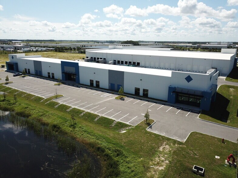 16291 Domestic Ave, Fort Myers, FL à louer - Photo de l’immeuble – Image 3 sur 3