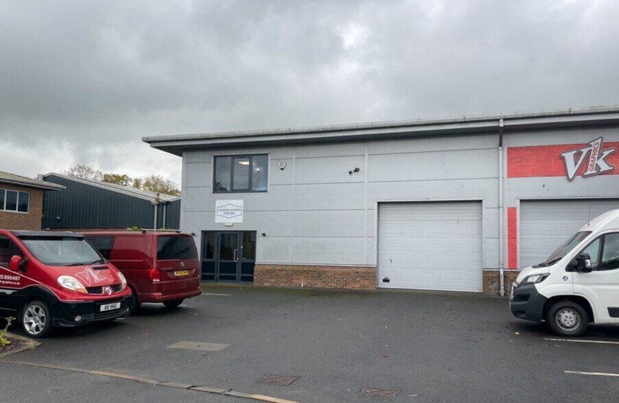 7 Avro Way, Melksham à louer - Photo de l’immeuble – Image 1 sur 1