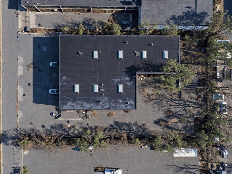 55 Sweeneydale Ave, Bay Shore, NY à louer - Photo de l’immeuble – Image 3 sur 13