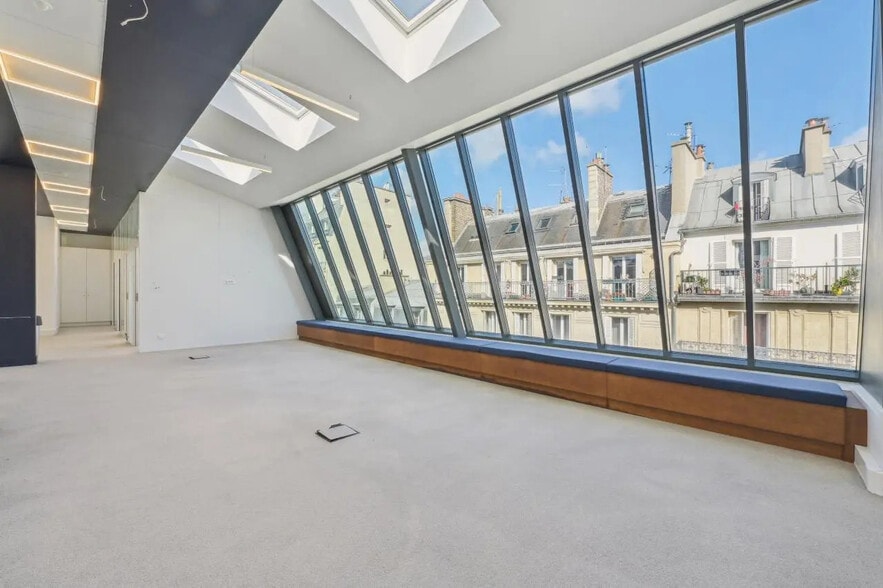 15-17 Rue De Bucarest, Paris à louer - Photo de l’immeuble – Image 3 sur 19