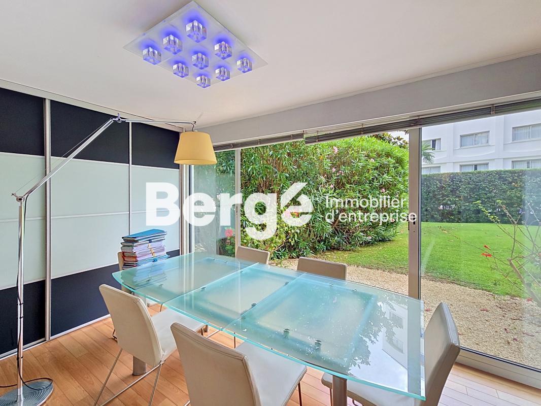 Bureau dans Cannes à louer Photo de l’immeuble– Image 1 sur 10