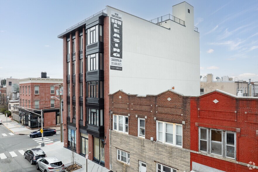 327 Communipaw Ave, Jersey City, NJ à louer - Photo de l’immeuble – Image 2 sur 5