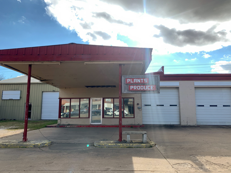 129 W McCart St, Krum, TX à louer - Photo de l’immeuble – Image 3 sur 8