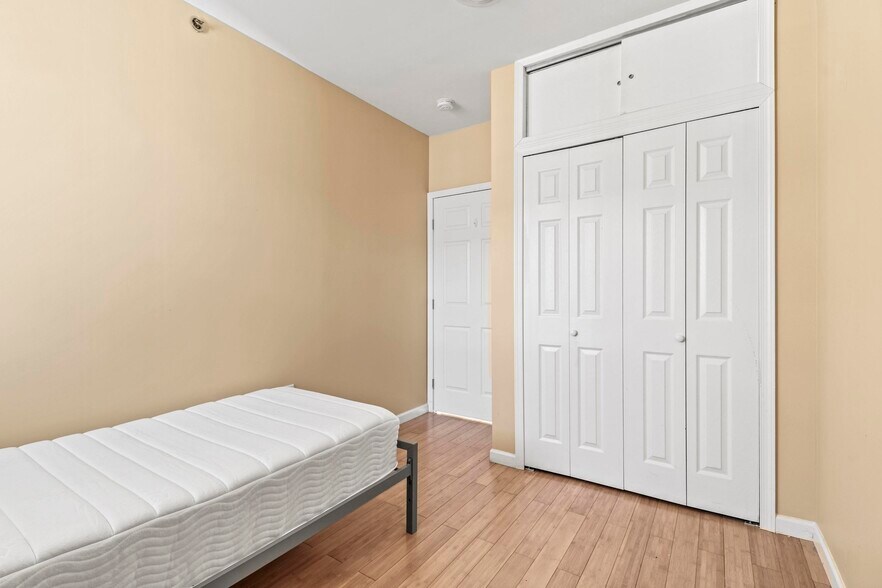 219-221 S Washington St portefeuille de 2 biens à vendre sur LoopNet.fr - Photo de l’immeuble – Image 3 sur 45