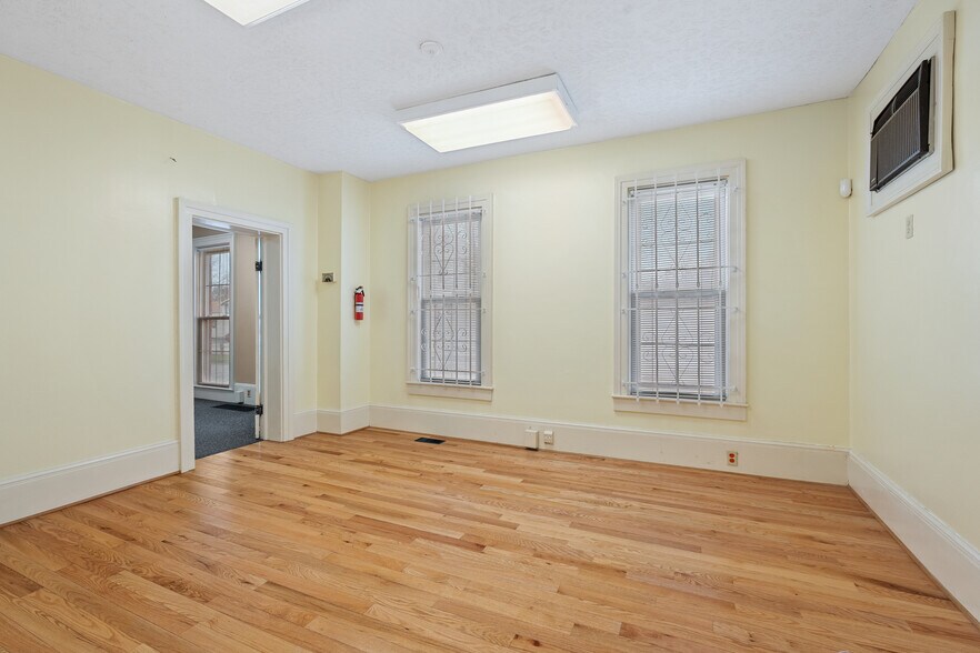 1015 E Center St, Warsaw, IN à vendre - Photo intérieure – Image 3 sur 20