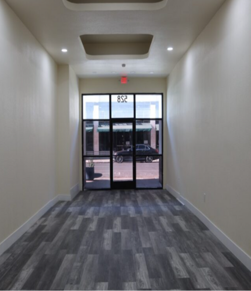 528 E Main St, Stockton, CA à louer - Photo de l’immeuble – Image 2 sur 4